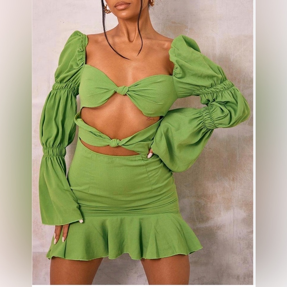 PrettyLittleThing NWT green long sleeve cut out Bodycon mini dress, size 6